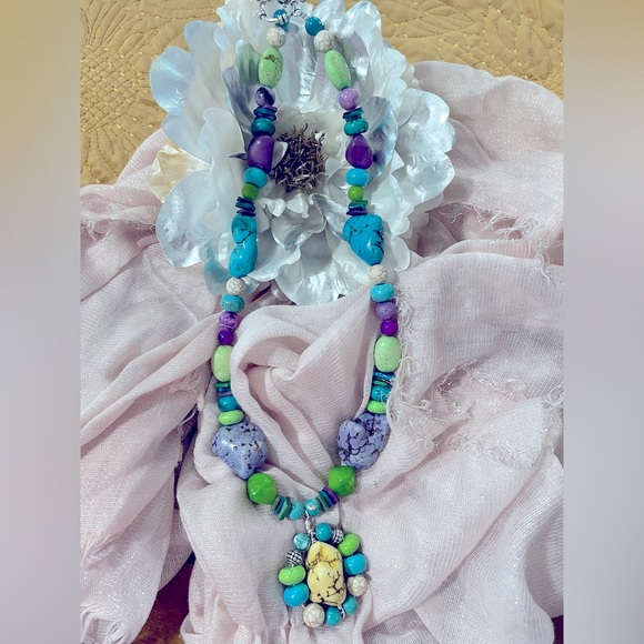 Gorgeous Multi Stones Chunky Necklace - Picture 4 of 9